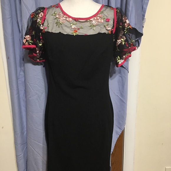 1 LEFT New  floral  embroidered dress - Picture 3 of 8